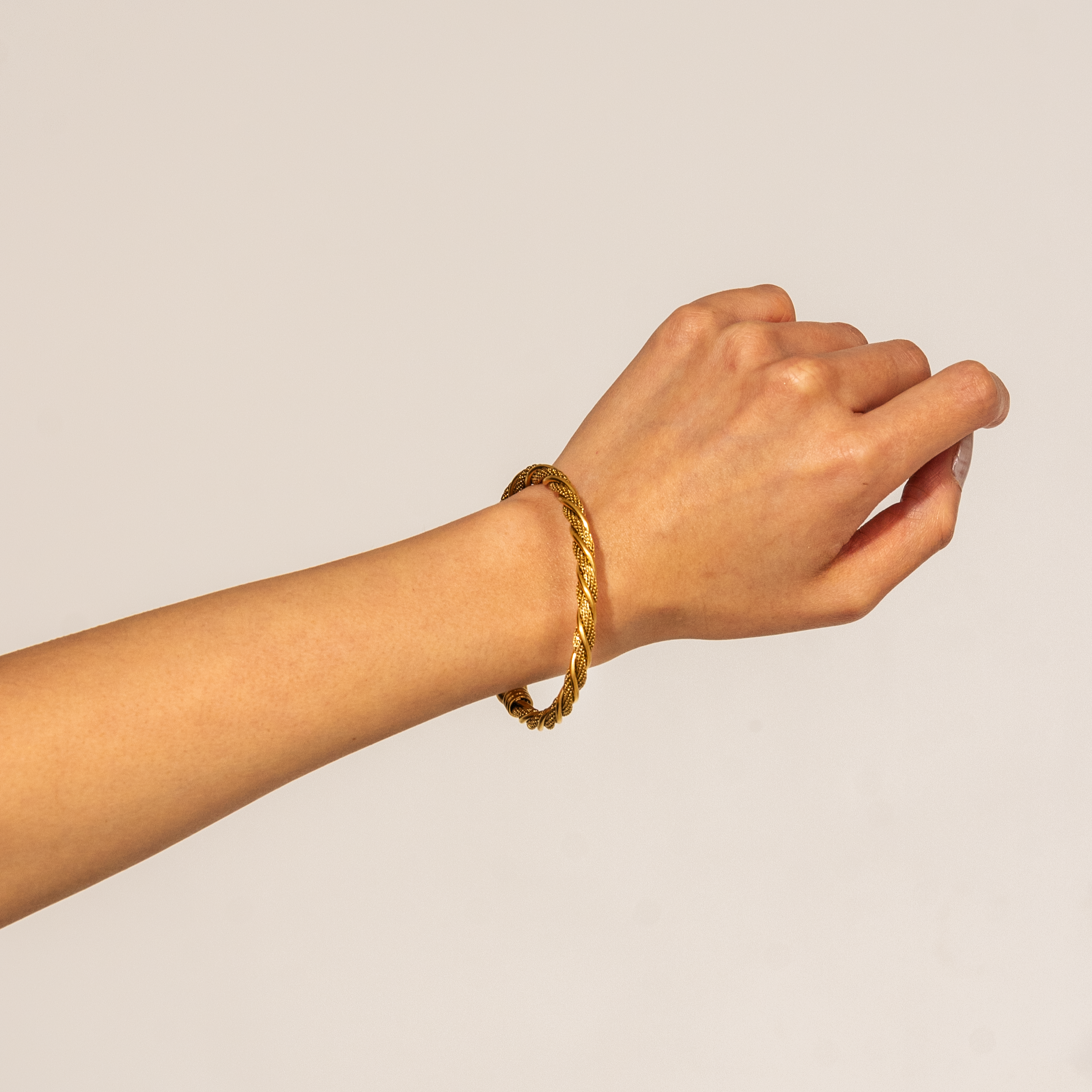 Bracelet Manchette Tressée en Or