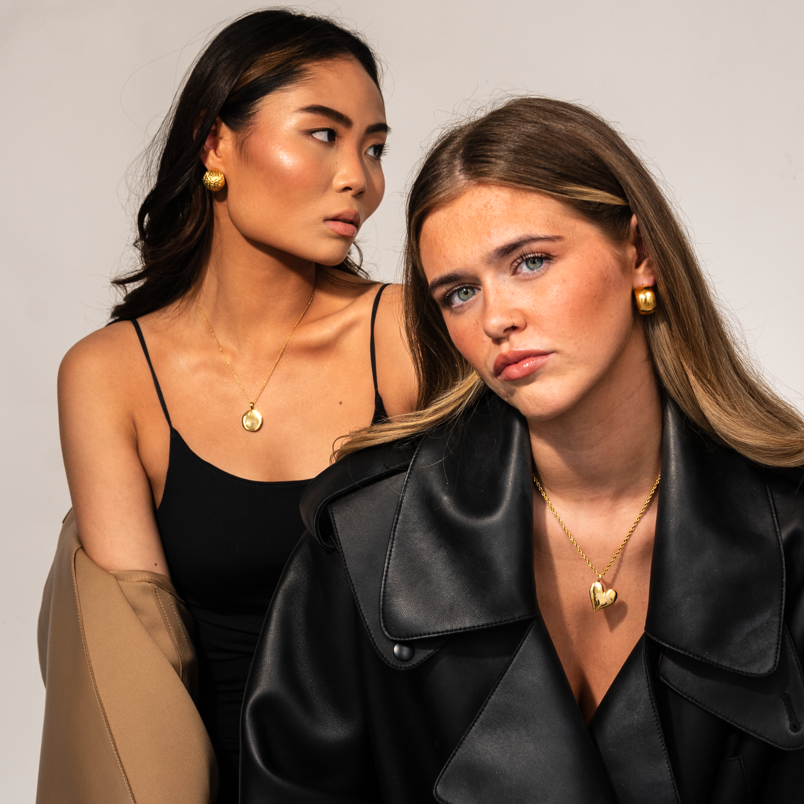 Collier Maya & Petites Boucles d’Oreilles Épique - Set Assorti