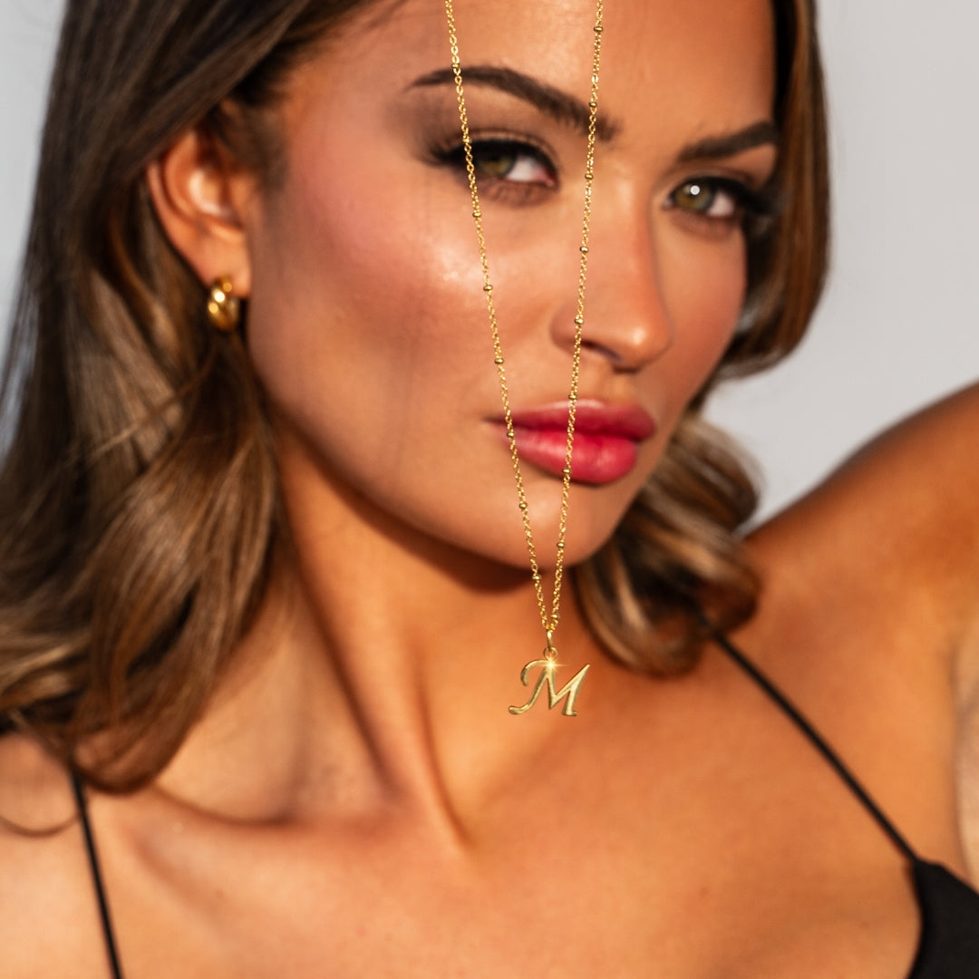 Collier Initiale W en Écriture Script en Or