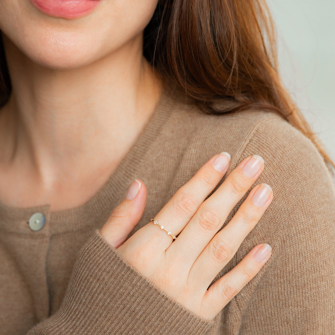 Bague Fine Éternité Flottante en Or