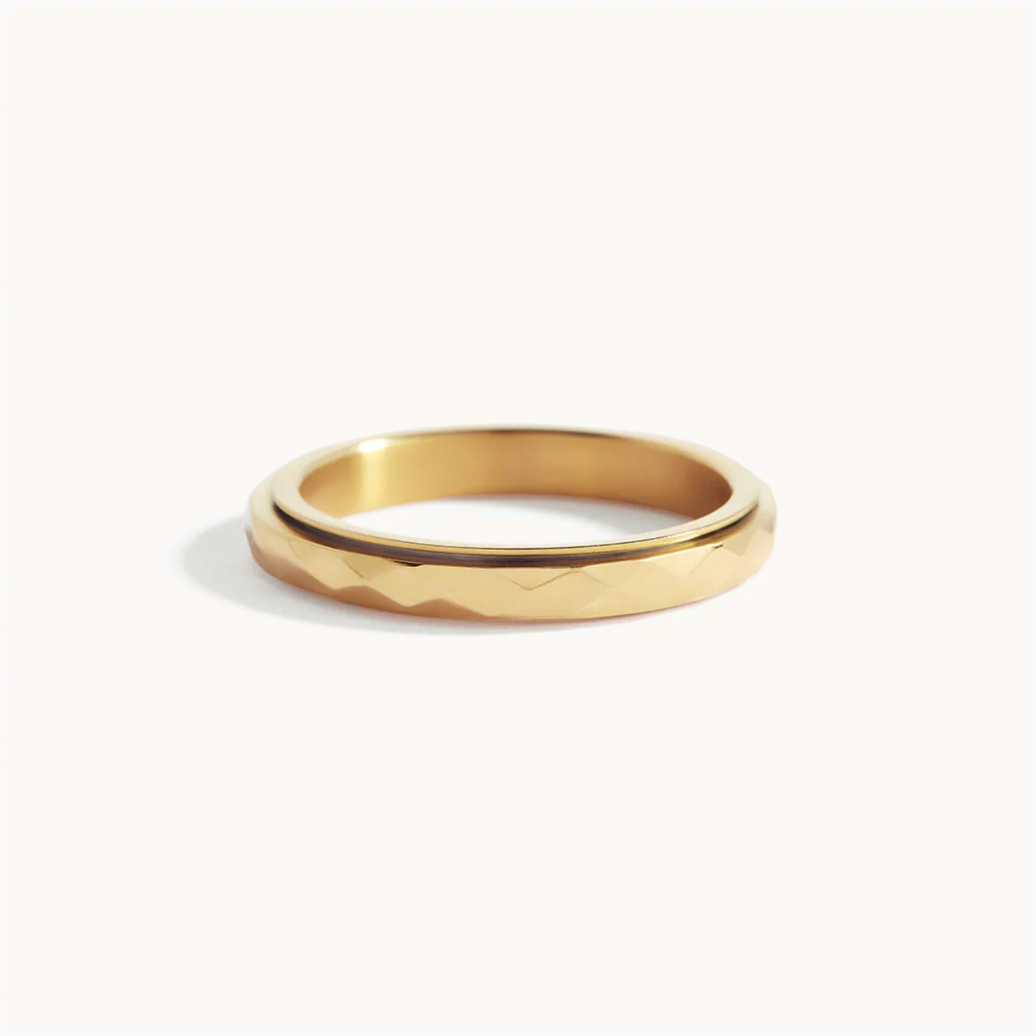 Bague Fine Martelée Anti-Stress en Or