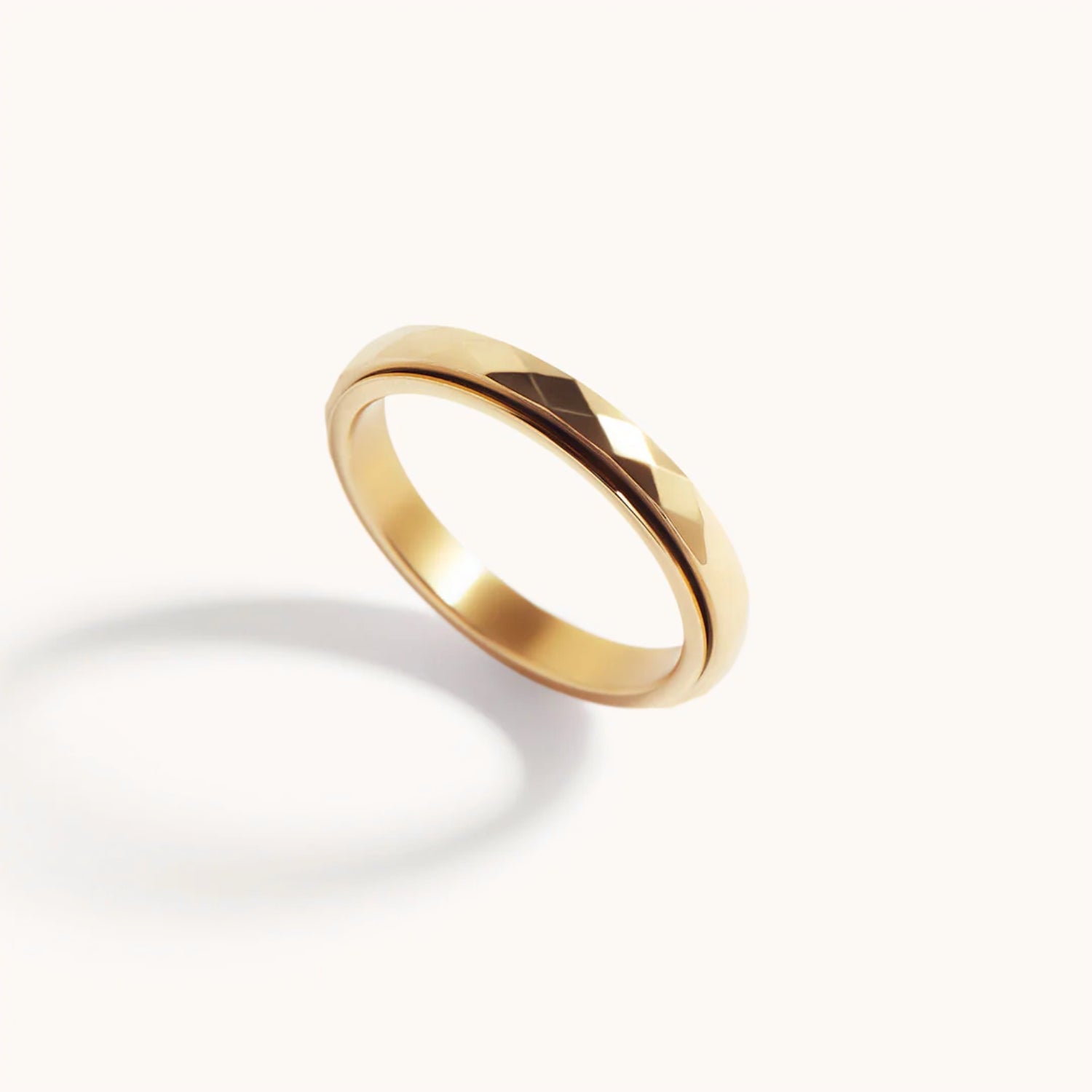 Bague Fine Martelée Anti-Stress en Or