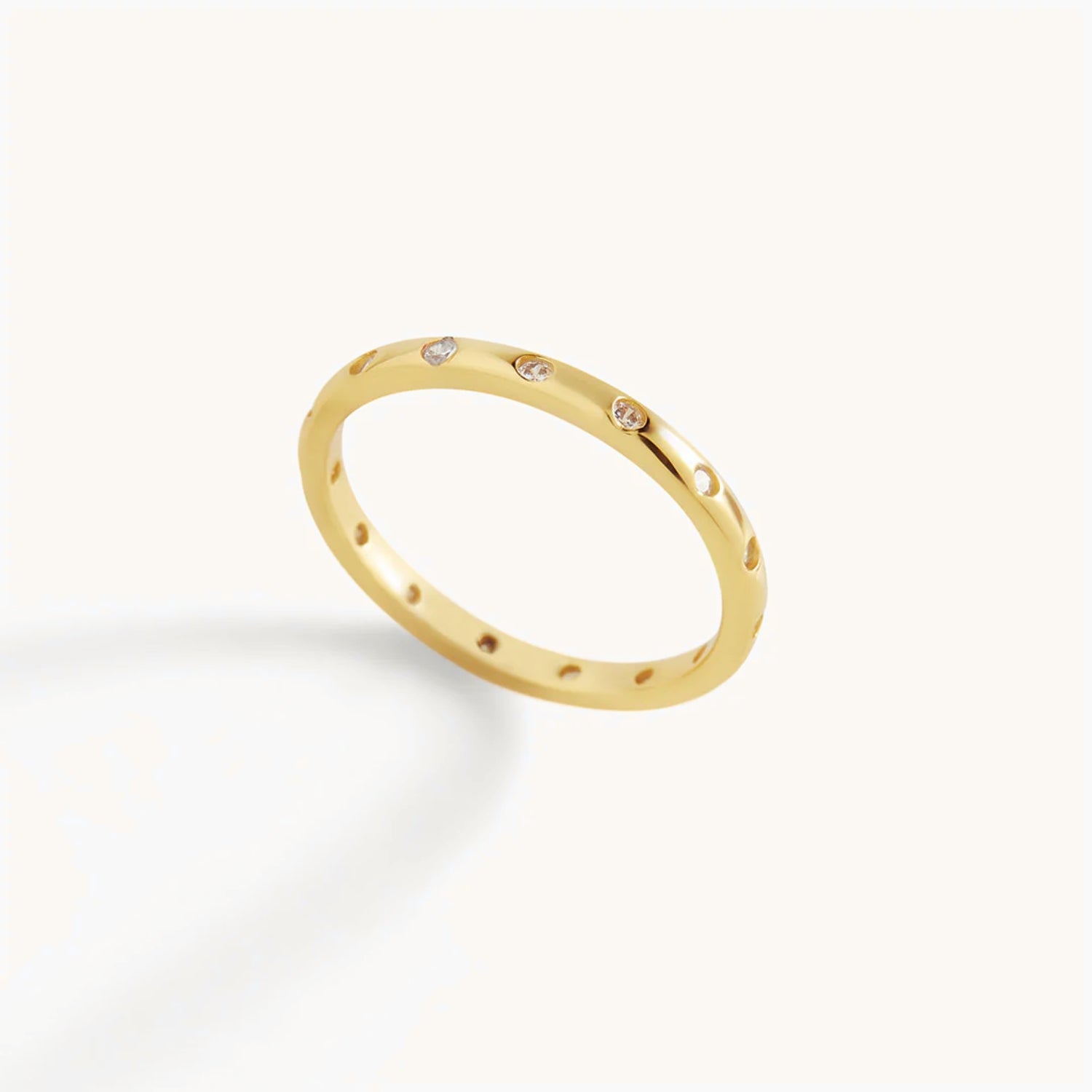 Bague Fine Sertie de Pierres en Or