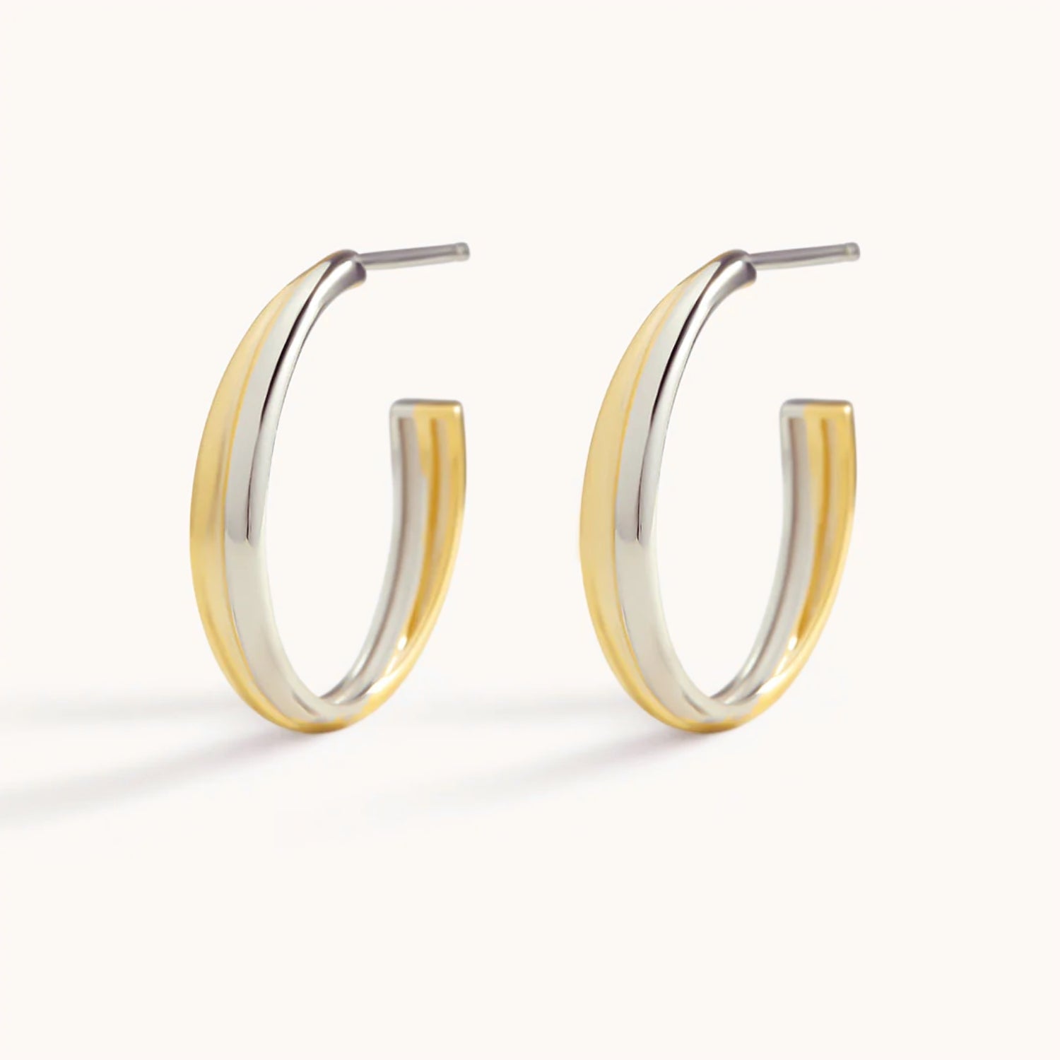 Boucles d’Oreilles Croisées Bimétal en Or et Argent