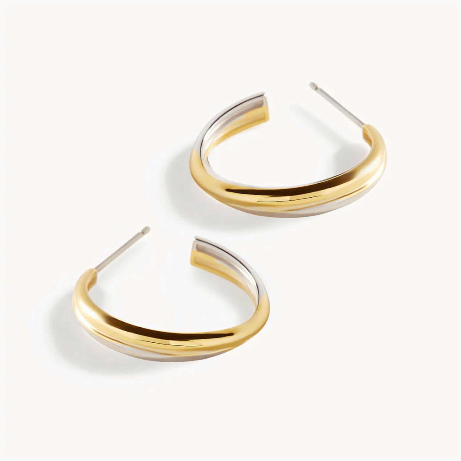 Boucles d’Oreilles Croisées Bimétal en Or et Argent