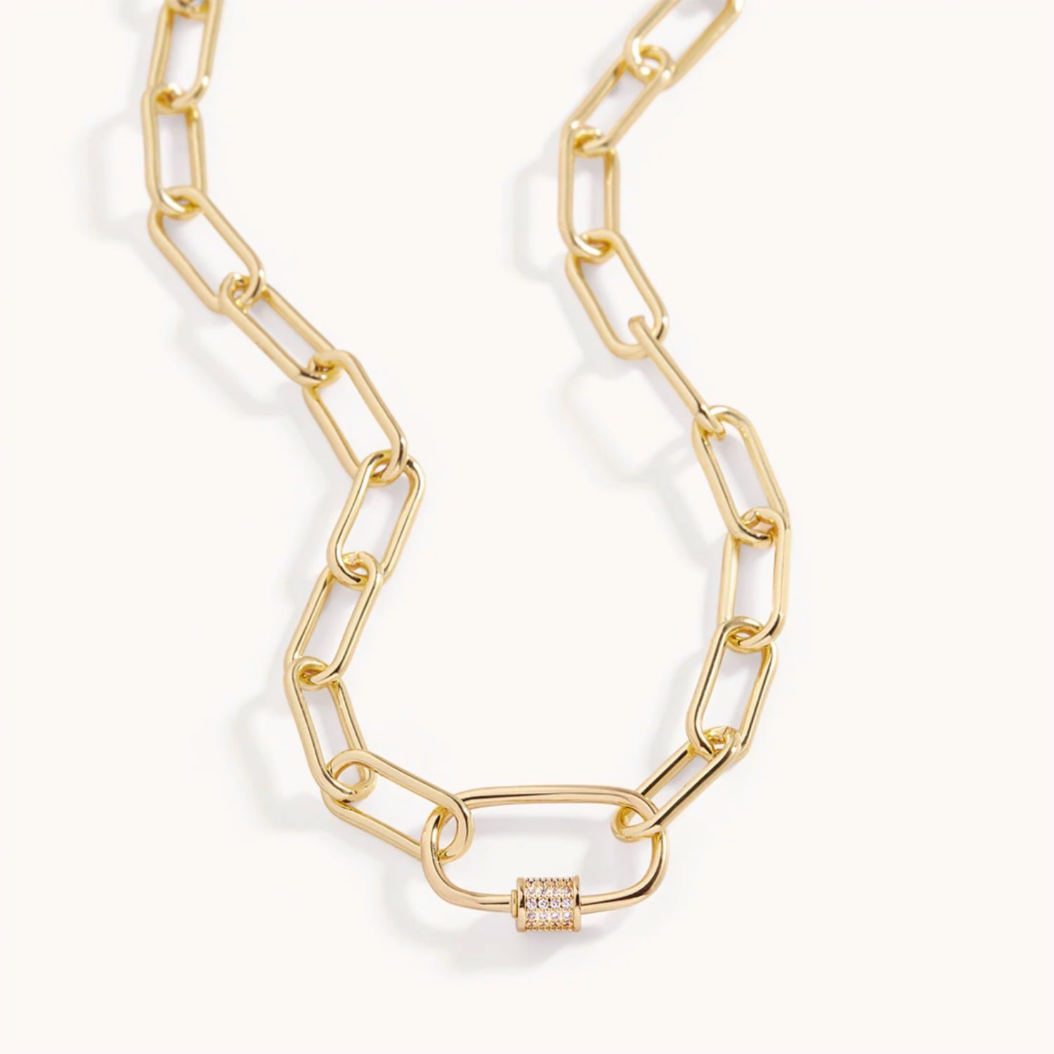 Collier Chaîne Maillons avec Mousqueton Pavé en Or