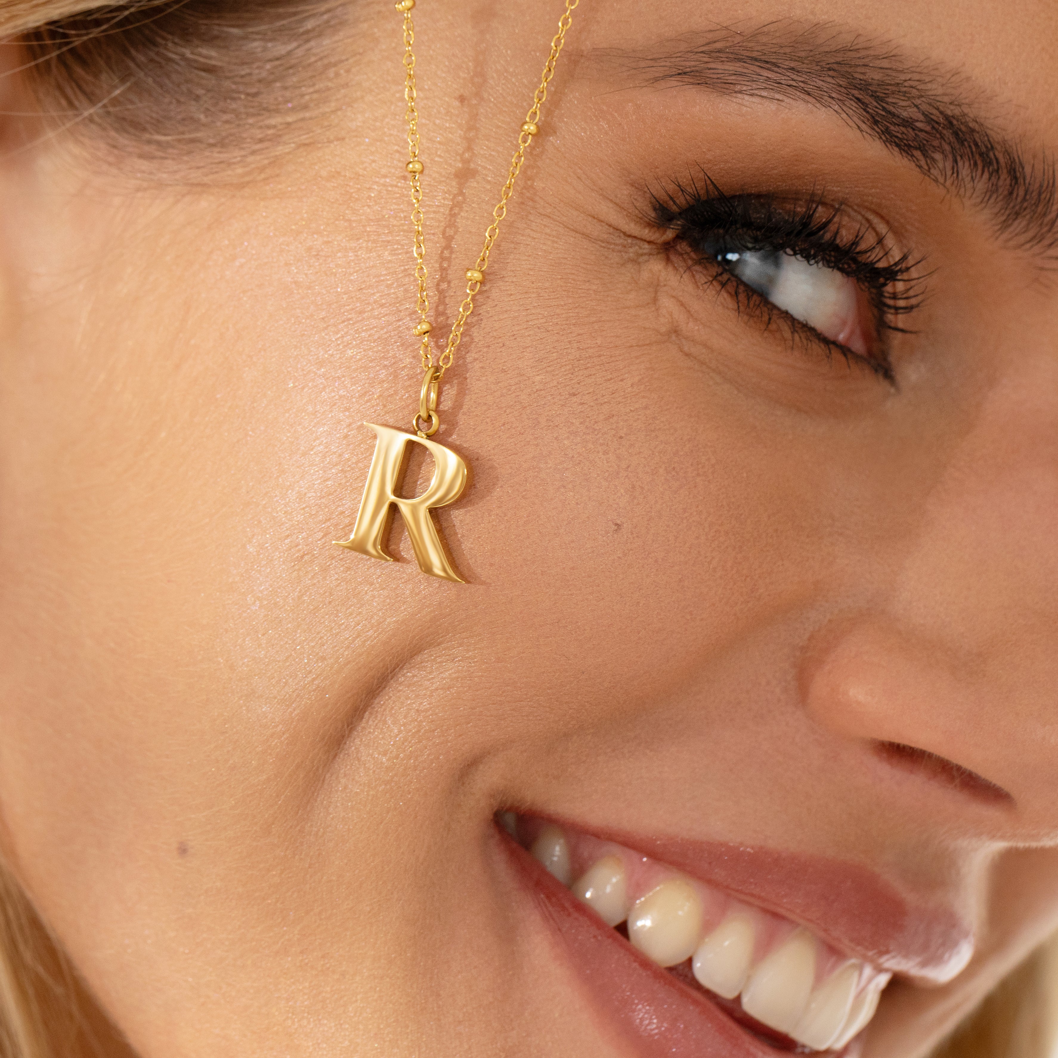 Collier pendentif initiale R en Argent