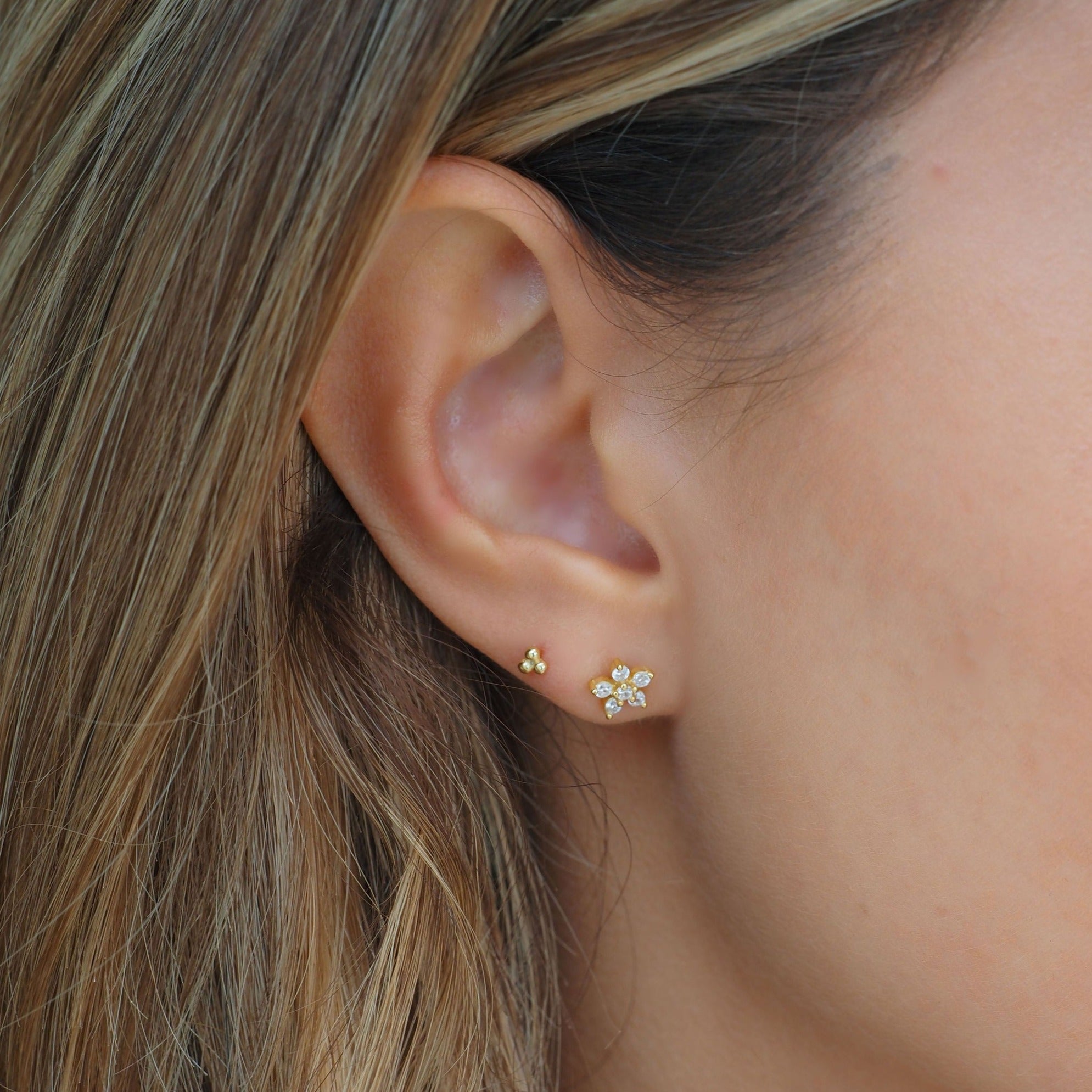 Puces d’Oreilles Fleur avec Diamant en Or