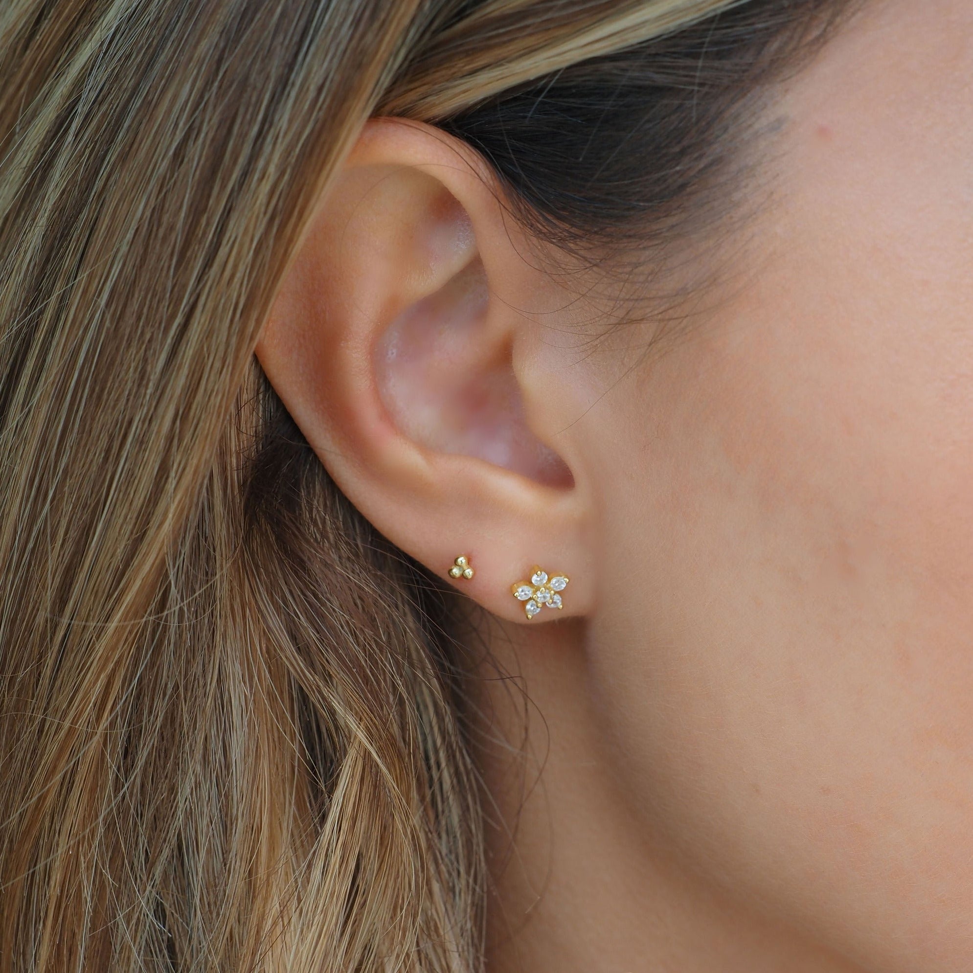 Puces d’Oreilles Fleur avec Diamant en Argent