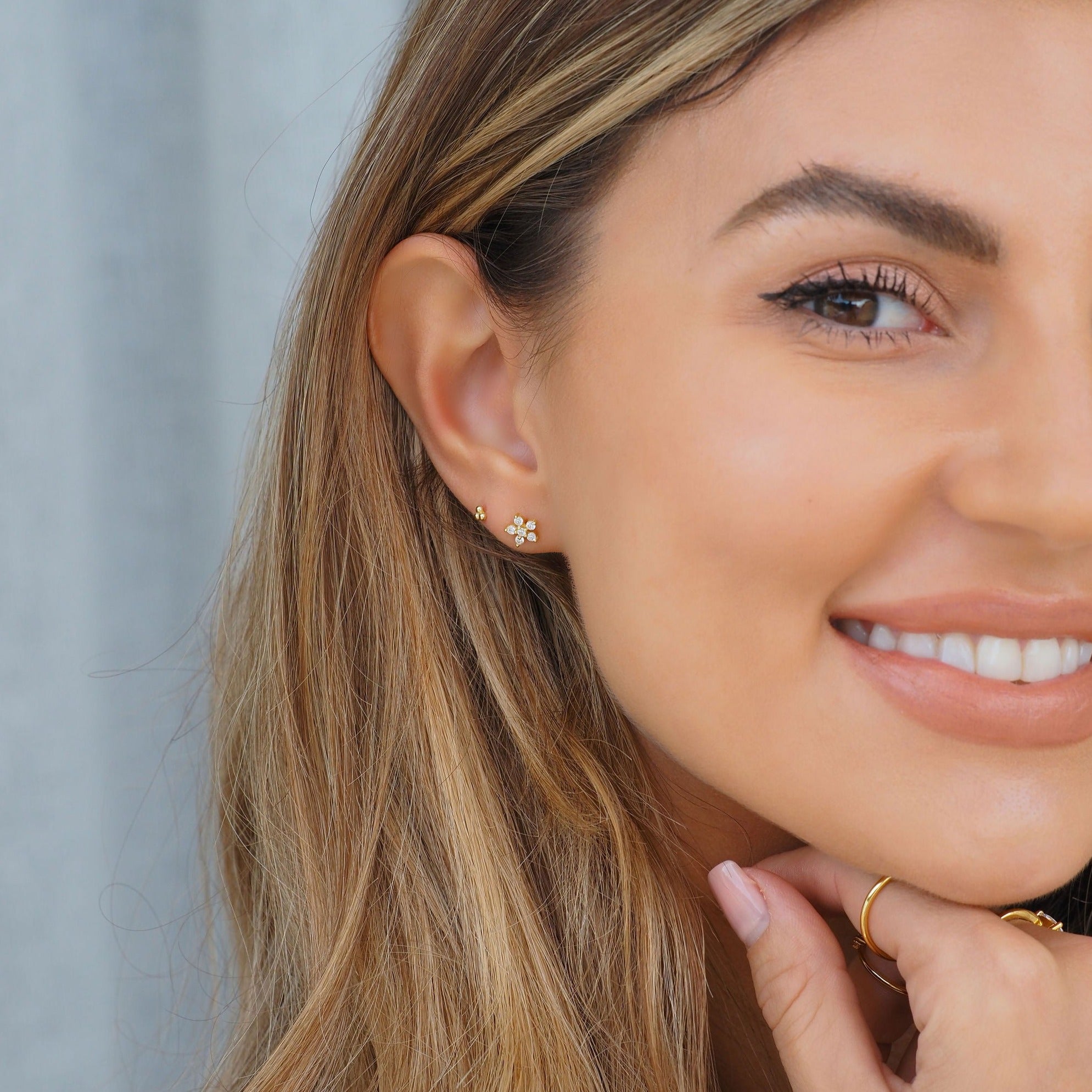 Puces d’Oreilles Fleur avec Diamant en Argent