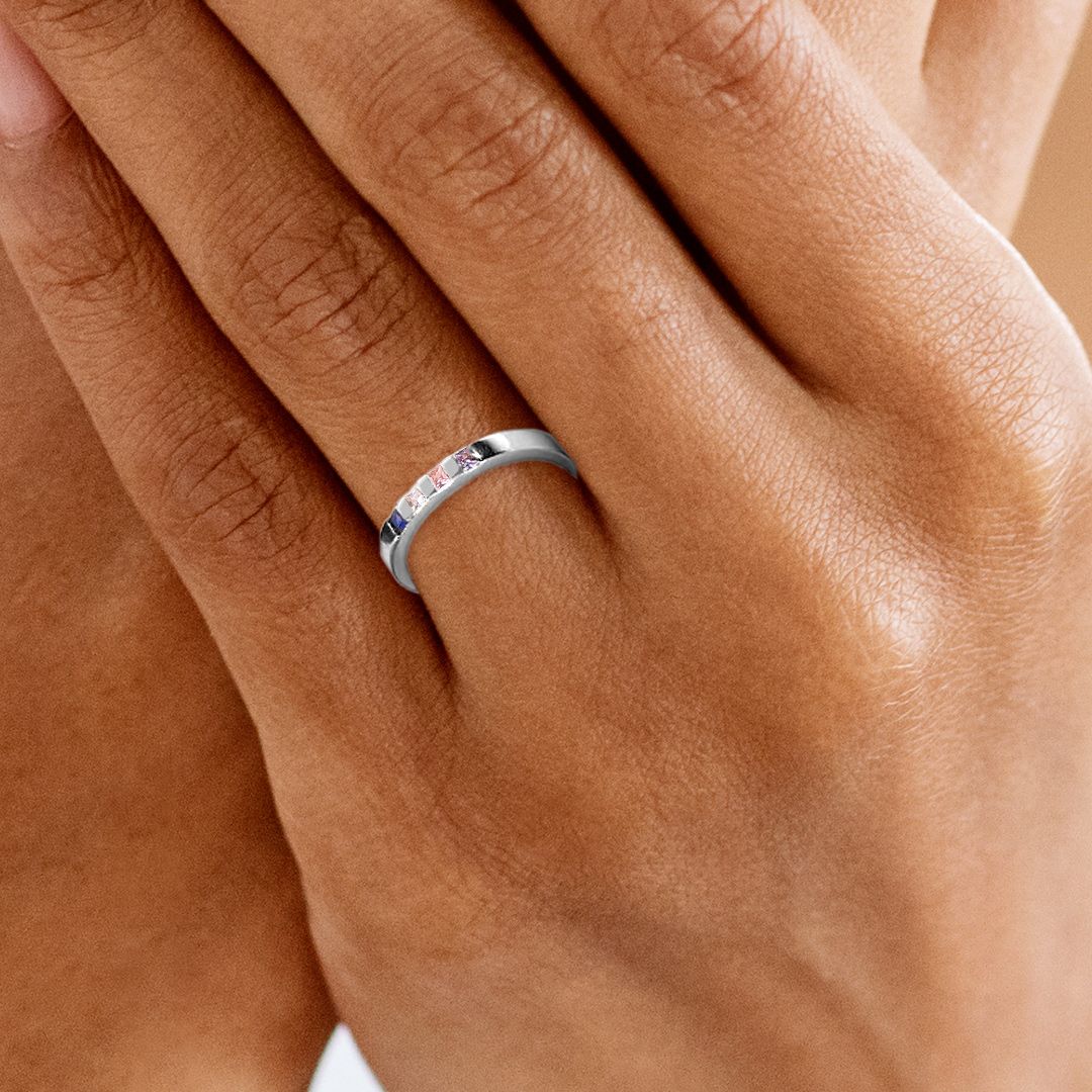 Anillo Banda con Piedra de Nacimiento Destello Cristal