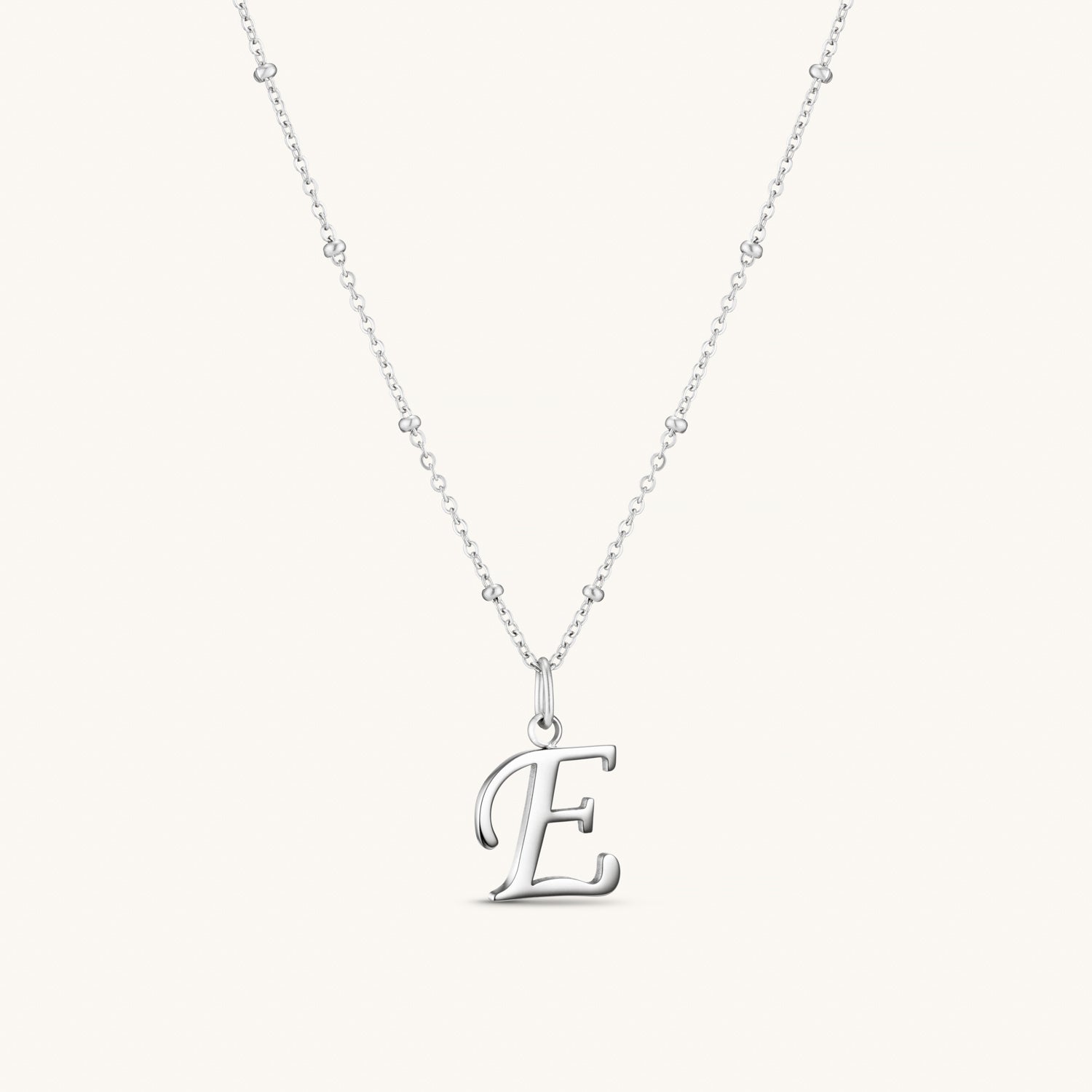 Collier Initiale E en Écriture Script en Argent