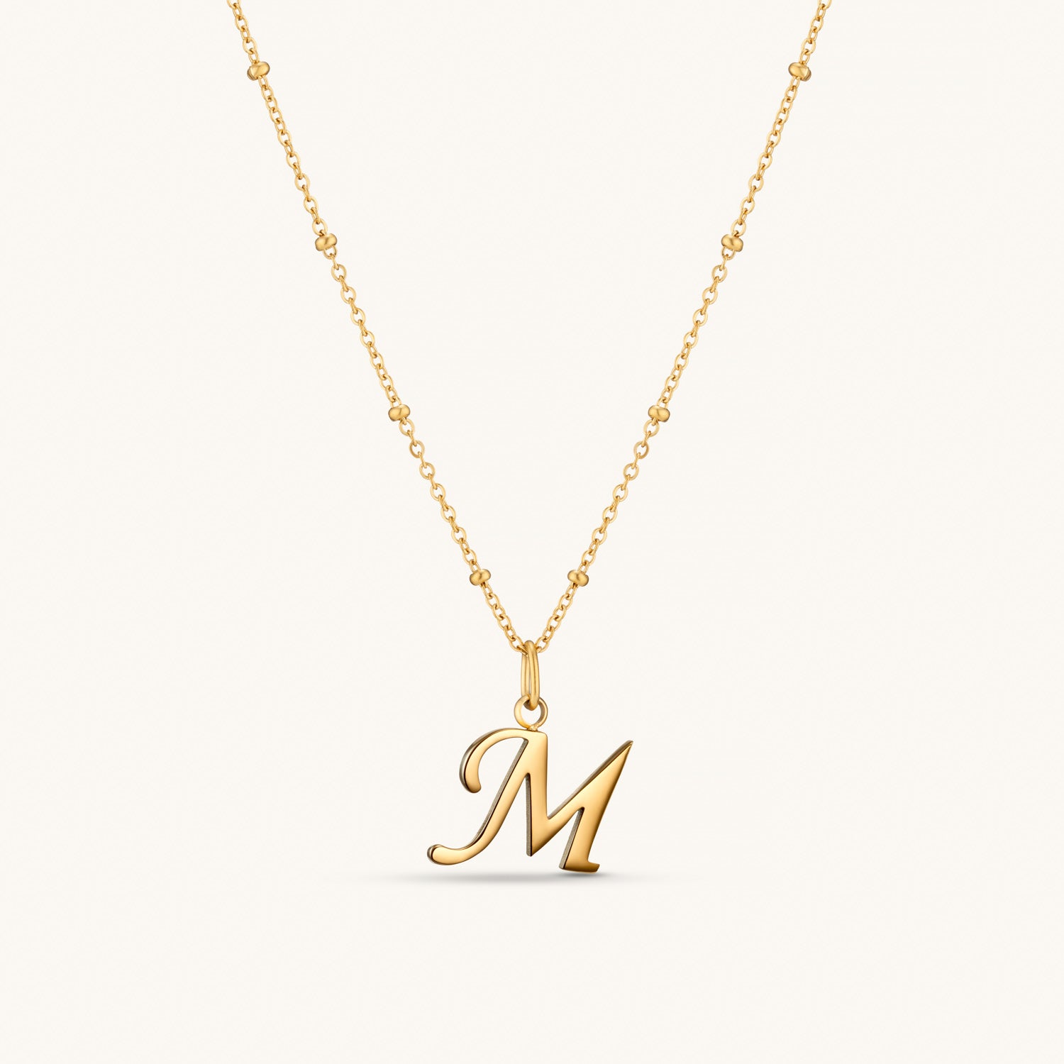Collier Initiale M en Écriture Script en Or