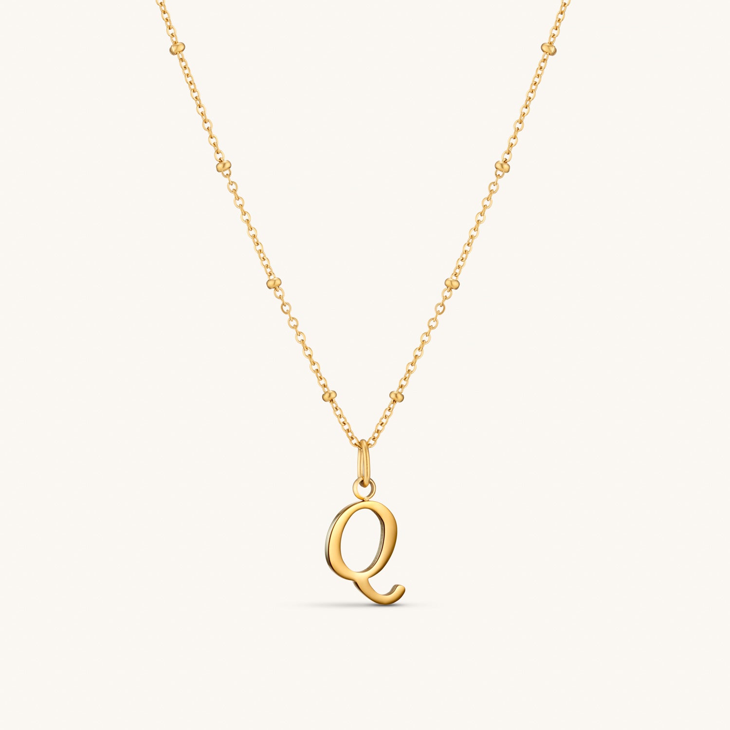 Collier Initiale Q en Écriture Script en Or