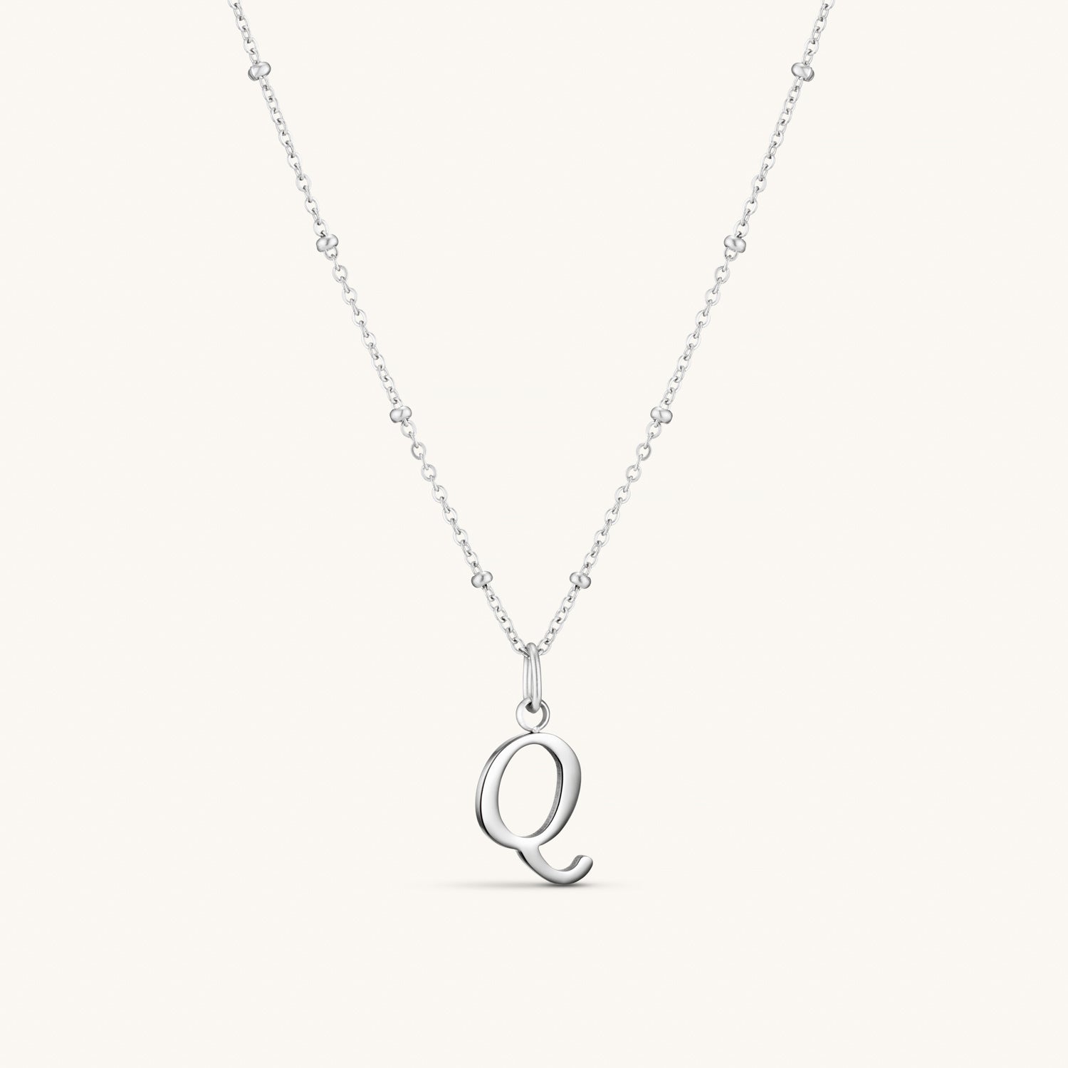 Collier Initiale Q en Écriture Script en Argent