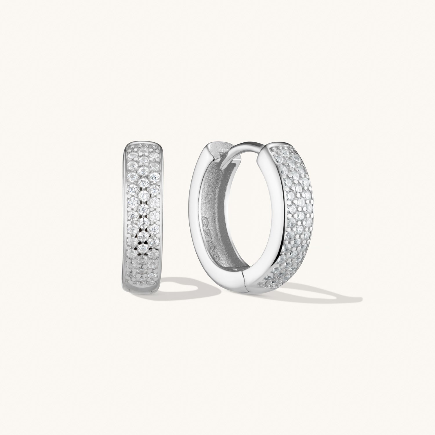 Petites Créoles Audacieuses Pavé en Argent