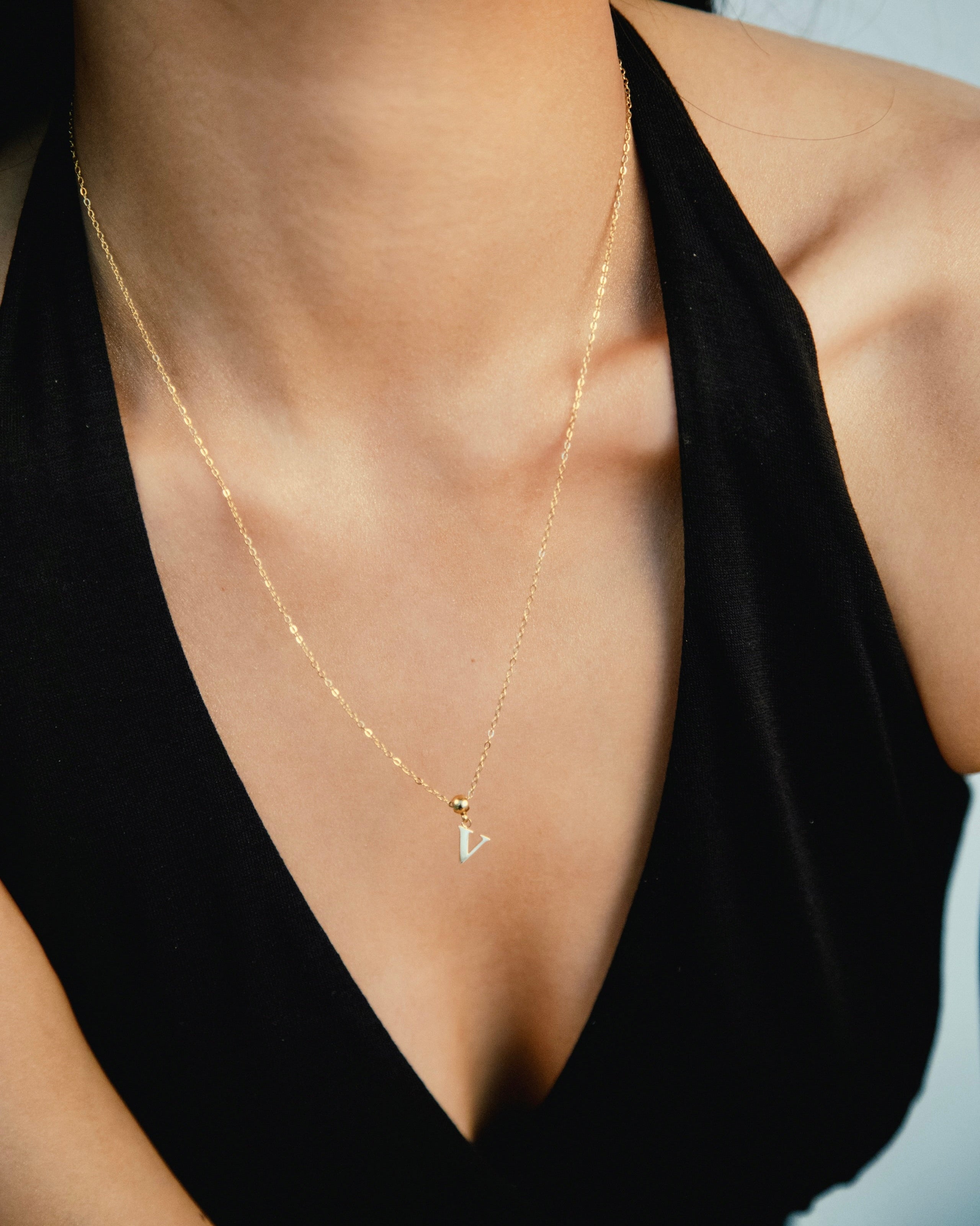 Pendentif Initiale V Classique en Or