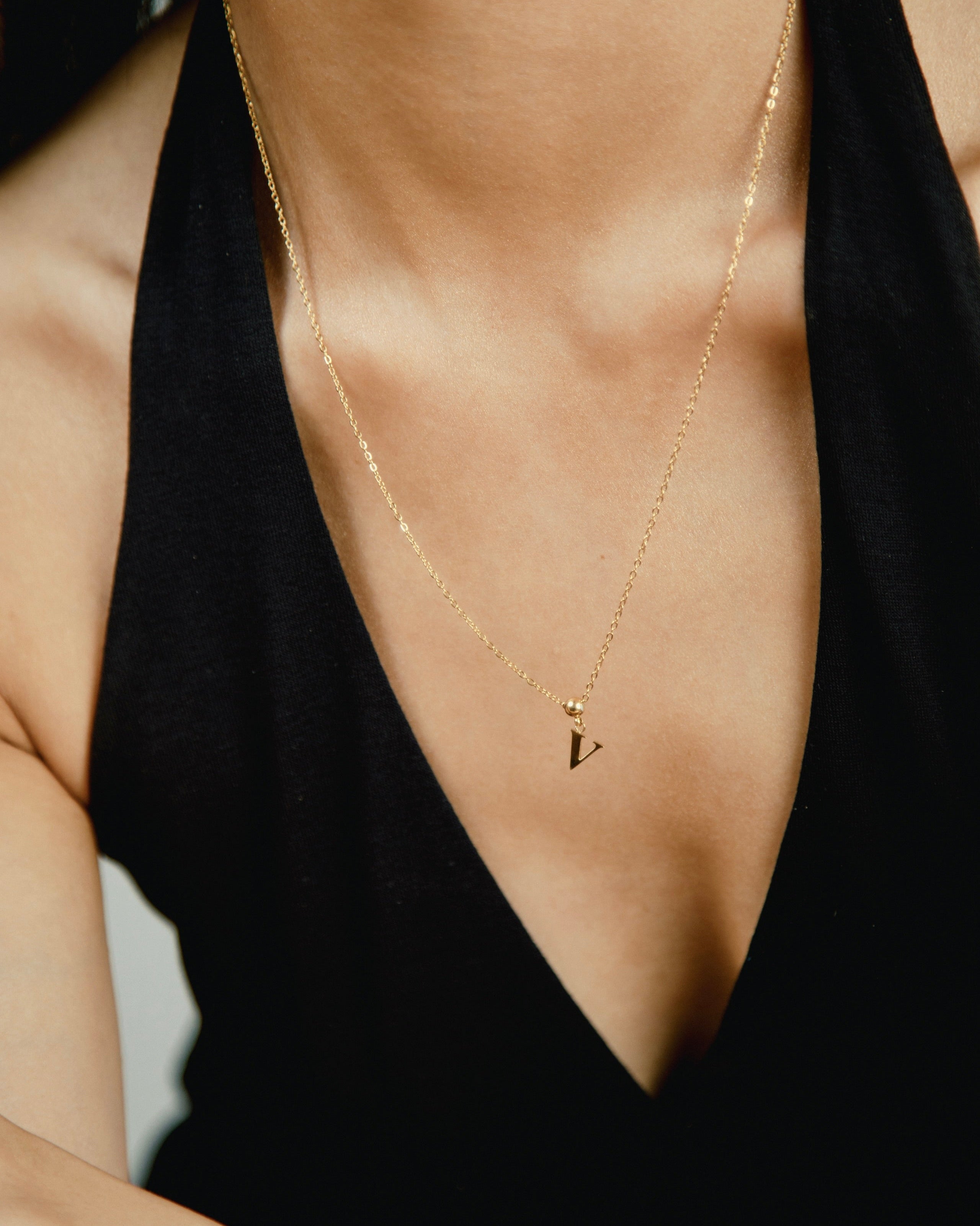 Pendentif Initiale V Classique en Or