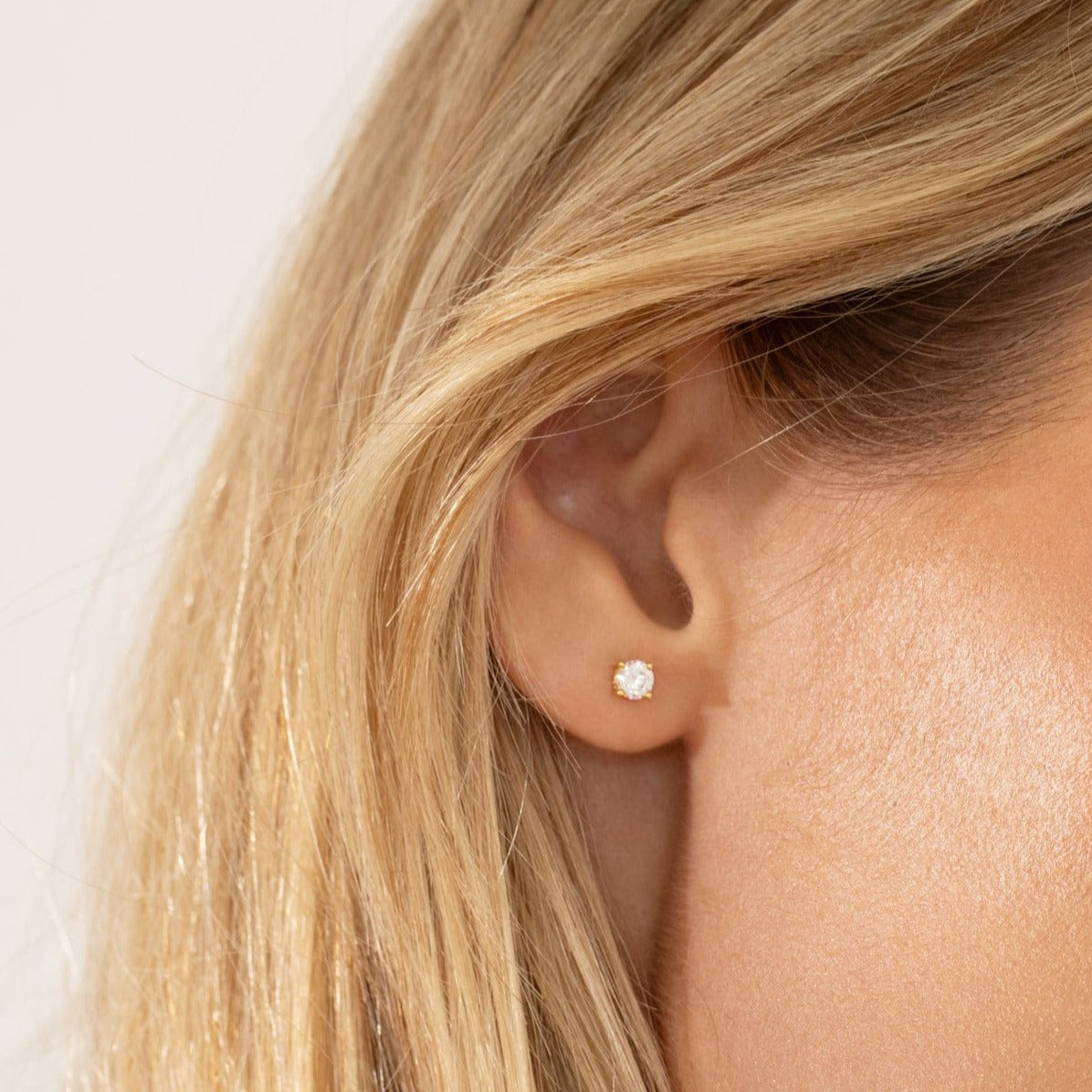Puces d’Oreilles avec Diamant en Or