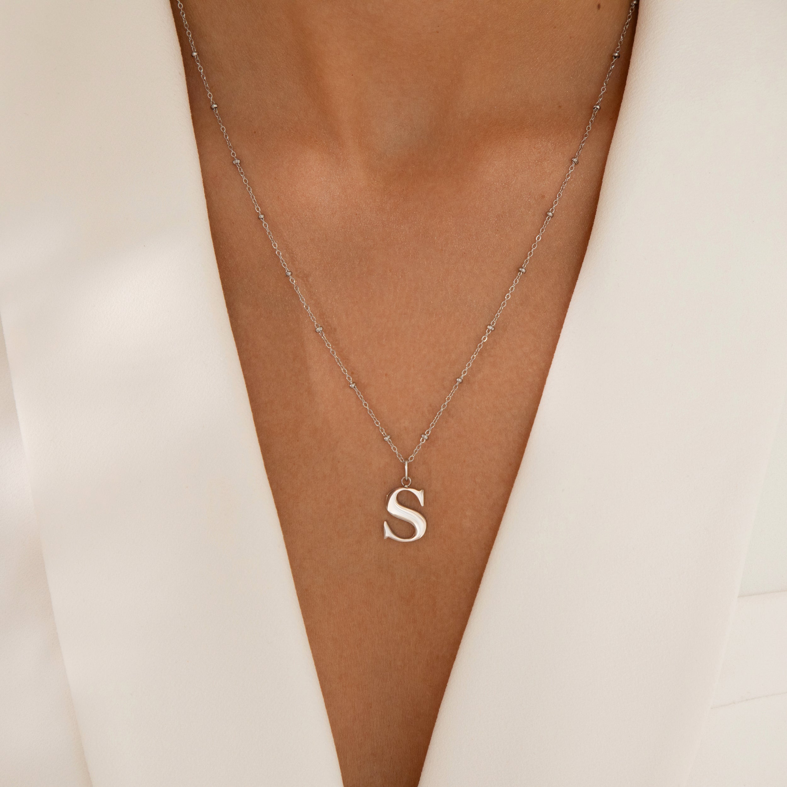 Collier pendentif initiale W en Argent