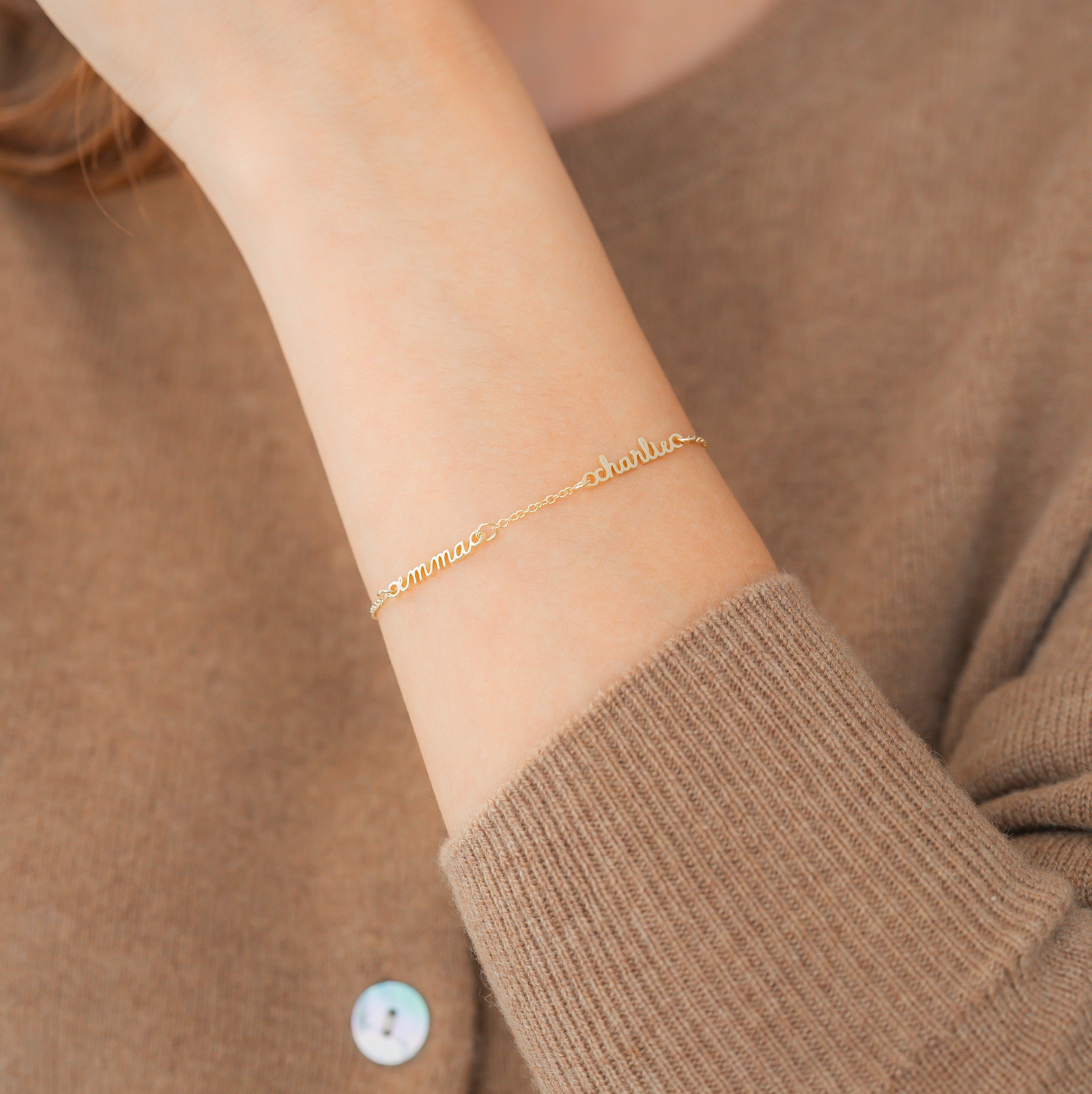 Bracelet Fin à Prénoms Multiples en Or