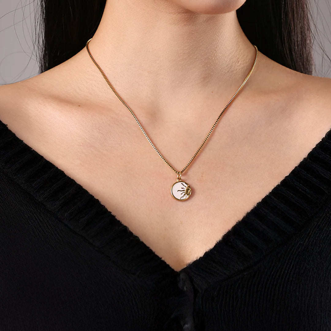 Collier Pendentif Soleil Émaillé