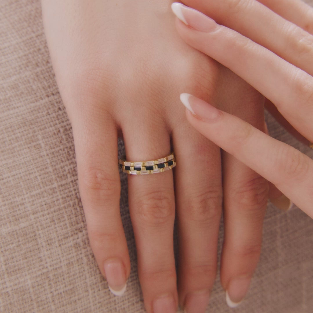 Sparkling Line Ring